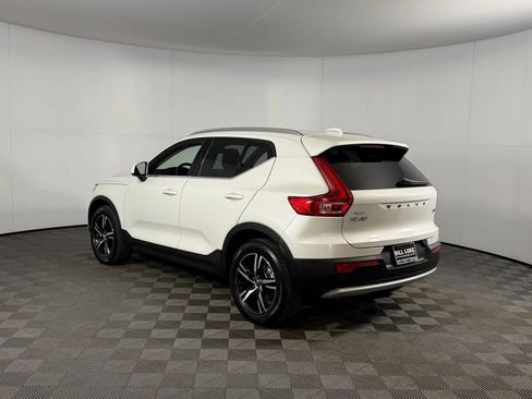 Used 2025 Volvo XC40 B5 Core image 10