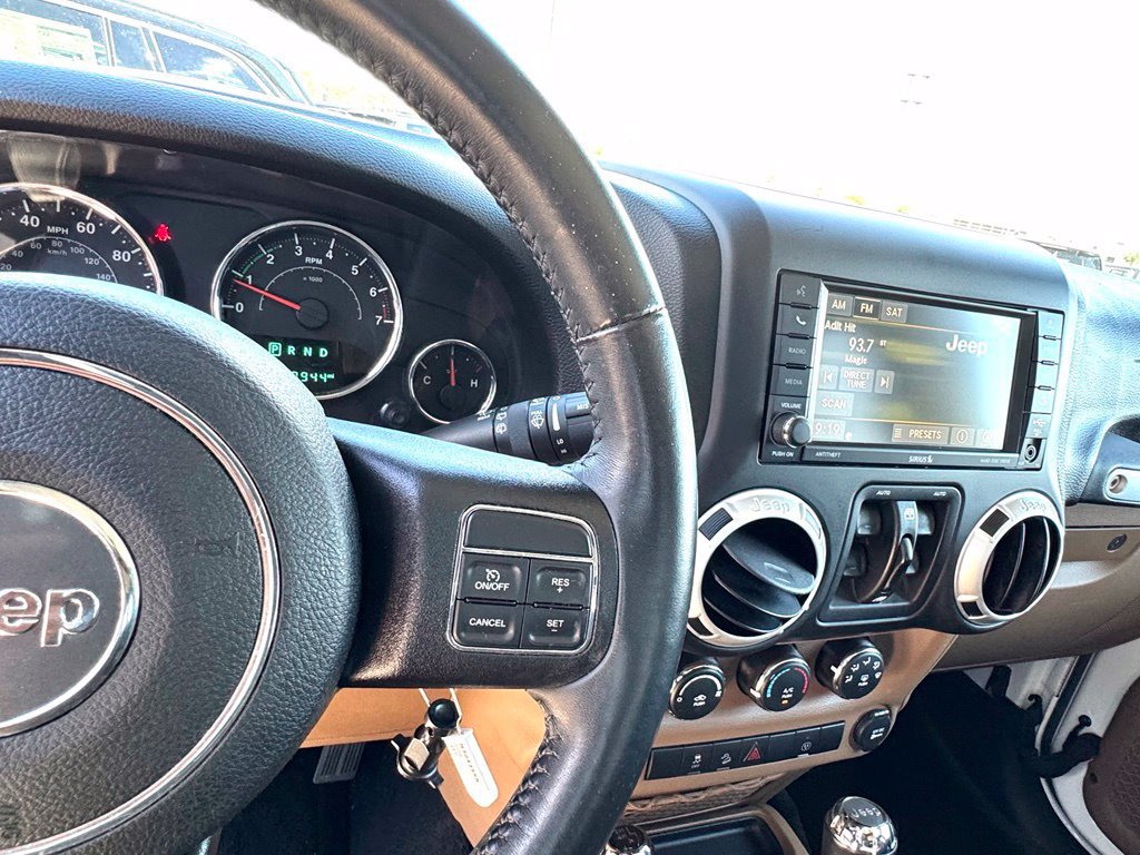 Used 2016 Jeep Wrangler Unlimited Sahara w/ Connectivity Group AWD/4WD image 30