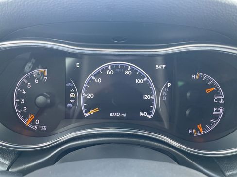 Used 2019 Jeep Grand Cherokee Laredo image 16