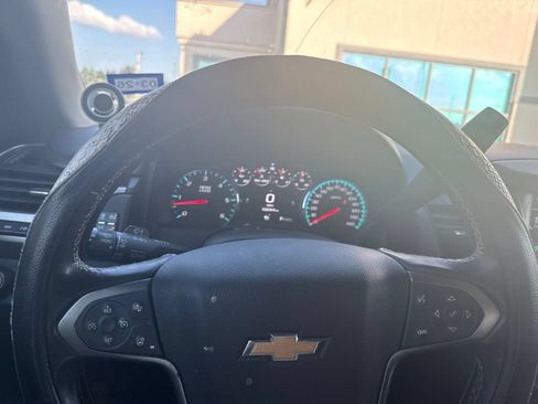 Used 2018 Chevrolet Suburban Premier AWD/4WD image 18