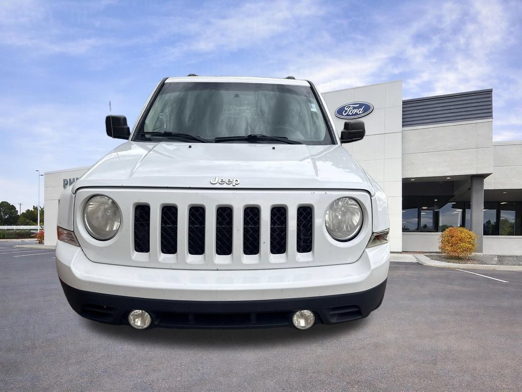 Used 2015 Jeep Patriot Sport w/ Power Value Group FWD image 2