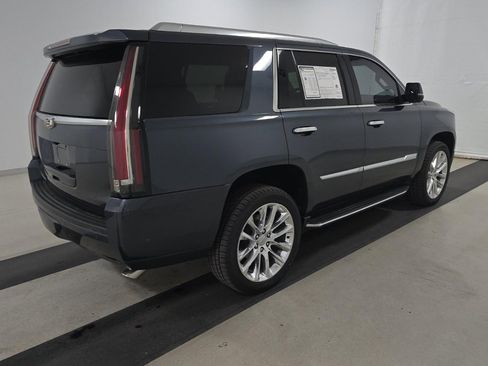 Used 2020 Cadillac Escalade Luxury image 3