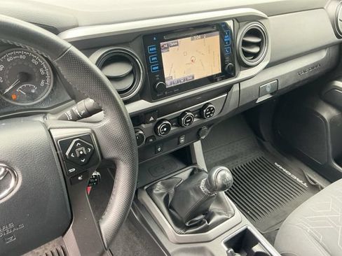 Used 2017 Toyota Tacoma TRD Off-Road w/ Tow Package AWD/4WD image 26
