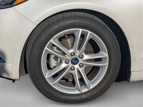 Used 2018 Ford Fusion SE w/ Fusion SE Technology Package image 14