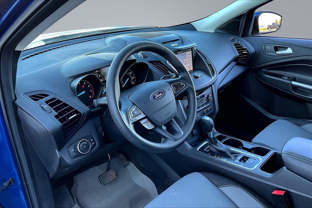 Used 2017 Ford Escape SE w/ Equipment Group 201A AWD/4WD image 17