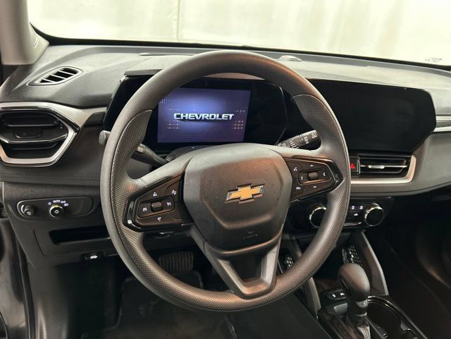 Used 2025 Chevrolet TrailBlazer LT AWD/4WD image 7