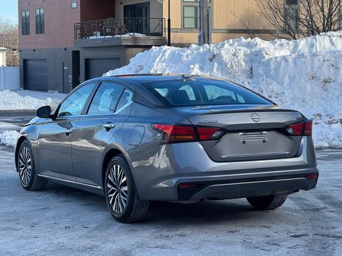 Used 2024 Nissan Altima 2.5 SV image 4