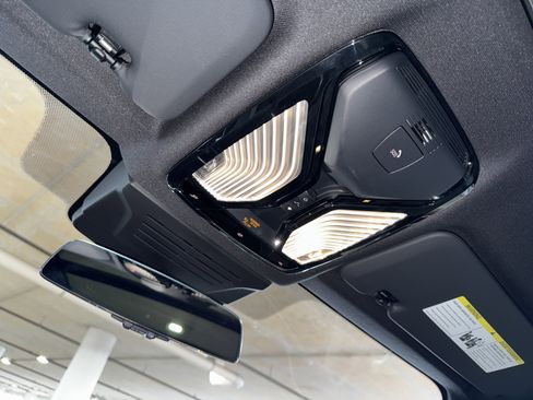 New 2026 BMW X6 xDrive40i w/ Climate Comfort Package image 22