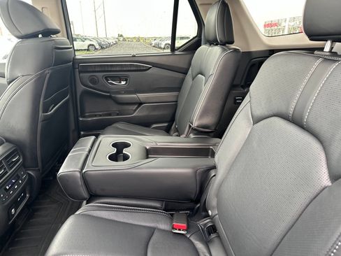 Used 2025 Honda Pilot Elite image 25