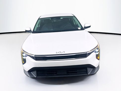 Used 2025 Kia K4 LXS image 2