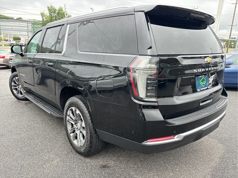 Certified 2026 Chevrolet Suburban LT w/ Comfort Package AWD/4WD image 32