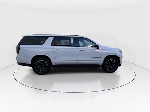 Used 2022 Chevrolet Suburban RST w/ Luxury Package AWD/4WD image 9
