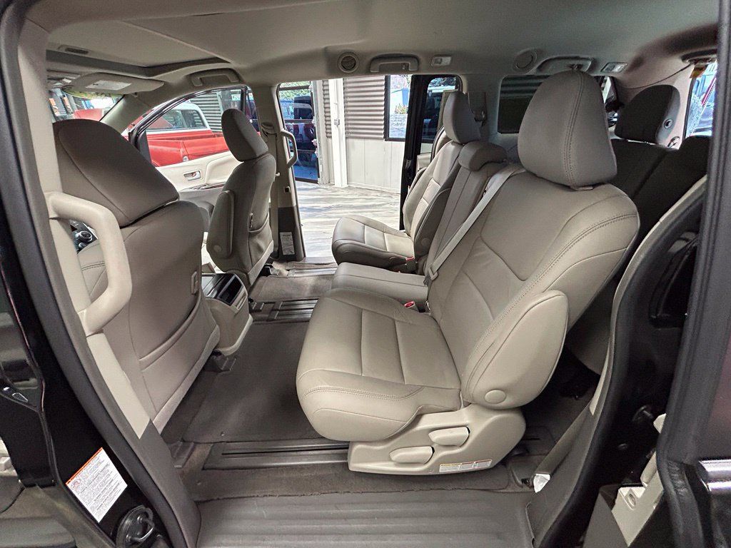 Used 2017 Toyota Sienna XLE FWD image 52