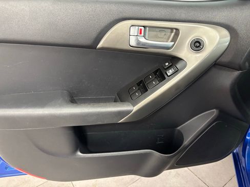 Used 2010 Kia Forte SX image 18