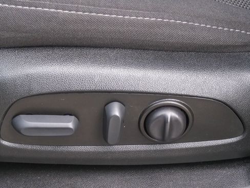 Used 2023 Chevrolet Traverse LT FWD image 21