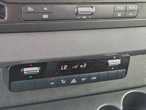 Used 2024 Mercedes-Benz Sprinter 2500 image 27