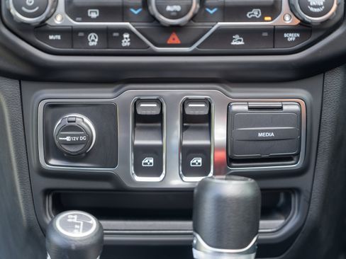 Used 2023 Jeep Wrangler Sport AWD/4WD image 30