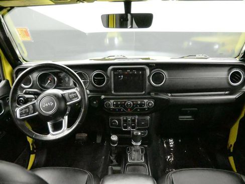 Used 2023 Jeep Wrangler Unlimited Sahara w/ Cold Weather Group AWD/4WD image 28