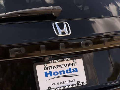 Certified 2025 Honda Pilot Sport image 8