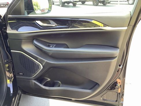 New 2023 Jeep Grand Cherokee Trailhawk w/ Luxury Tech Group III image 43