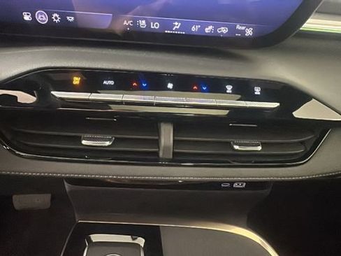 Used 2025 Buick Enclave Avenir w/ Trailering Package, 5000 lbs. FWD image 24