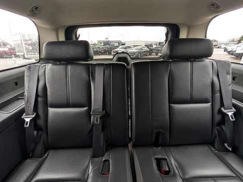 Used 2011 Chevrolet Suburban LT image 23
