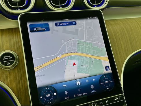 Used 2025 Mercedes-Benz GLC 300 4MATIC image 14