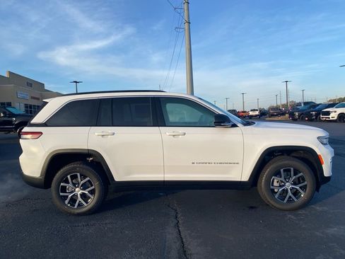 New 2025 Jeep Grand Cherokee Limited image 8
