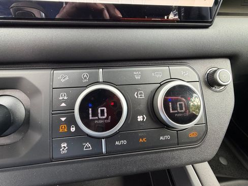 Used 2025 Land Rover Defender 110 S AWD/4WD image 18