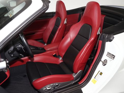 Used 2018 Porsche 911 Turbo image 5