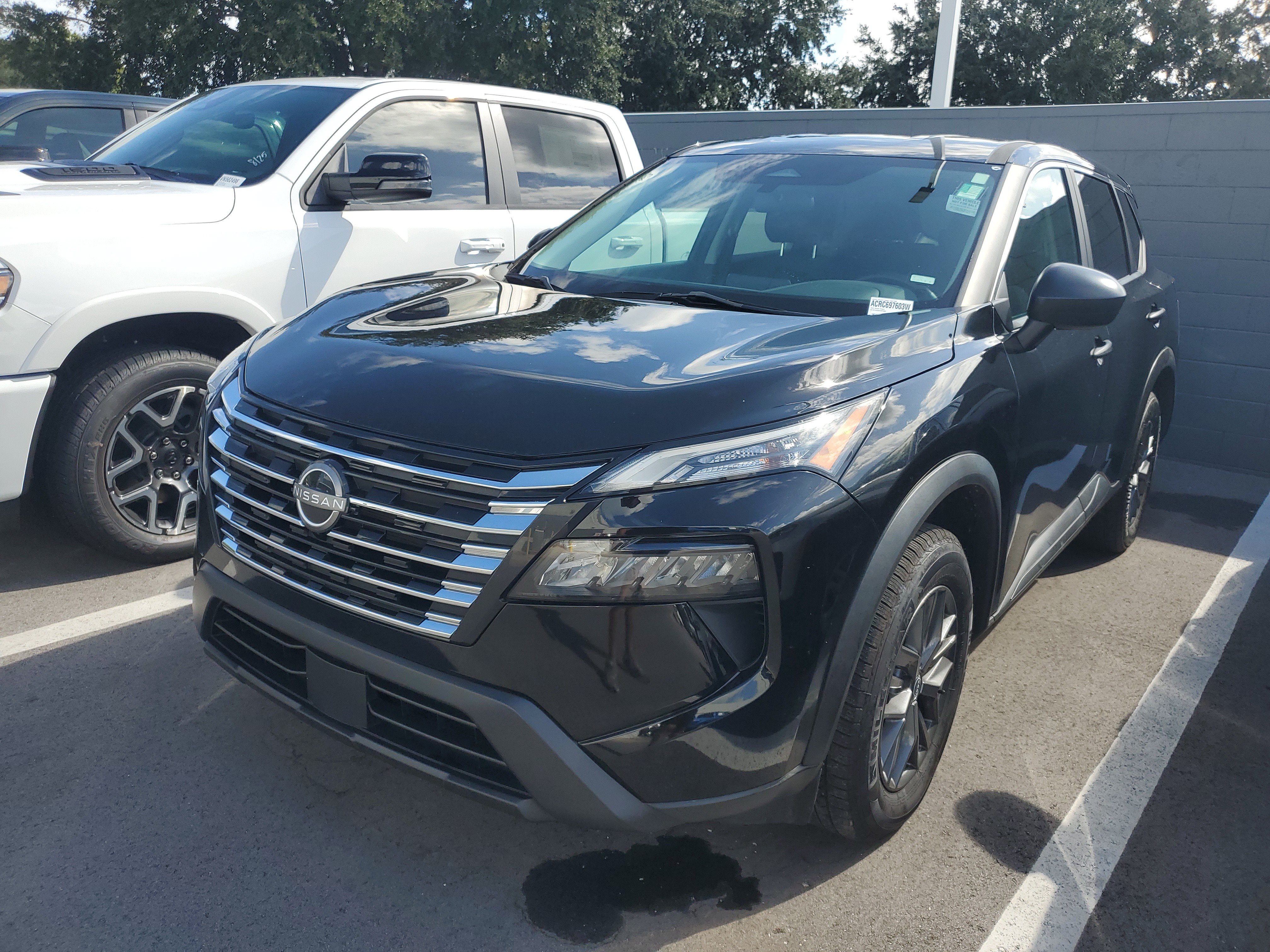 Used 2024 Nissan Rogue S FWD image 4