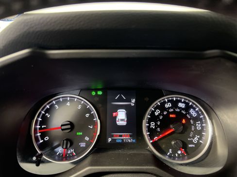 Used 2021 Toyota RAV4 XLE Premium FWD image 23