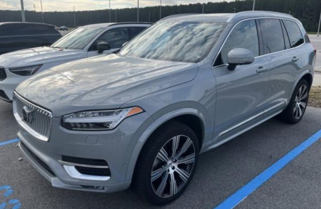 Used 2025 Volvo XC90 B5 Ultra AWD/4WD image 1