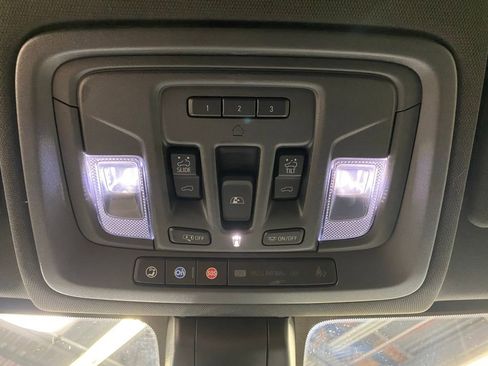 Used 2022 Chevrolet Silverado 1500 High Country w/ Technology Package image 40