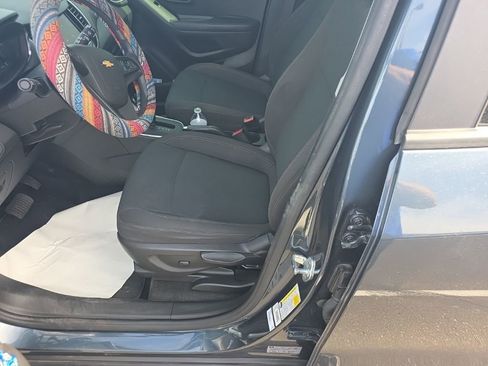 Used 2022 Chevrolet Trax LS w/ Tint and Cruise Package image 13