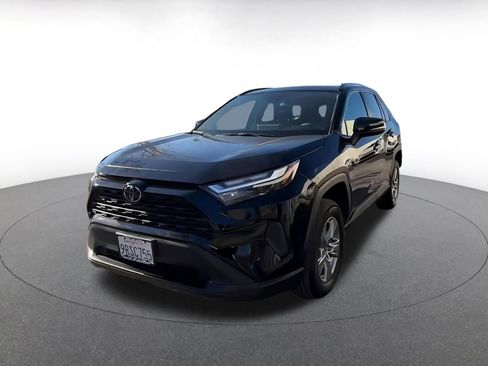 Used 2025 Toyota RAV4 XLE image 7