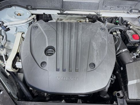 Used 2024 Volvo XC60 B5 Ultimate w/ Protection Package Premier image 39