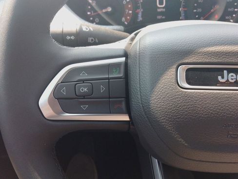 New 2025 Jeep Compass Latitude image 14