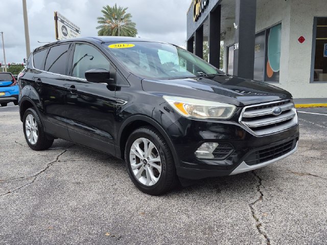 Used 2017 Ford Escape SE w/ SE Cold Weather Package FWD image 3