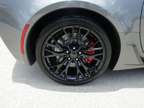 Used 2016 Chevrolet Corvette Z06 w/ 3LZ Preferred Equipment Group RWD image 23