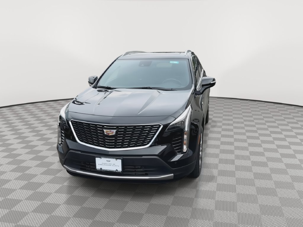 Used 2023 Cadillac XT4 Premium Luxury w/ Cold Weather Package AWD/4WD image 4