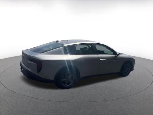 Used 2025 Kia K4 LXS image 11