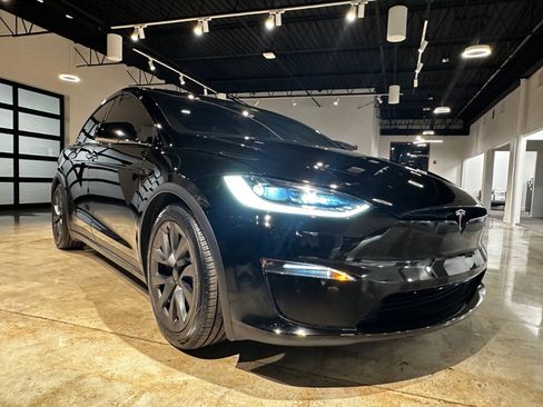 Used 2024 Tesla Model X image 4