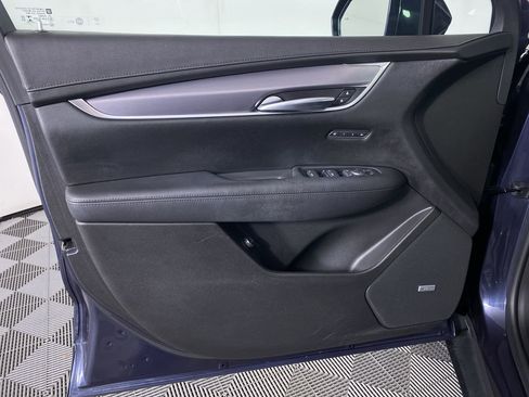 Used 2018 Cadillac XT5 Luxury w/ Driver Awareness Package image 11