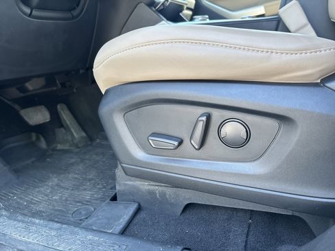 Used 2023 Ford Explorer XLT w/ Equipment Group 202A AWD/4WD image 19