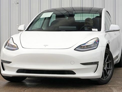 Used 2020 Tesla Model 3 Standard Range Plus image 3