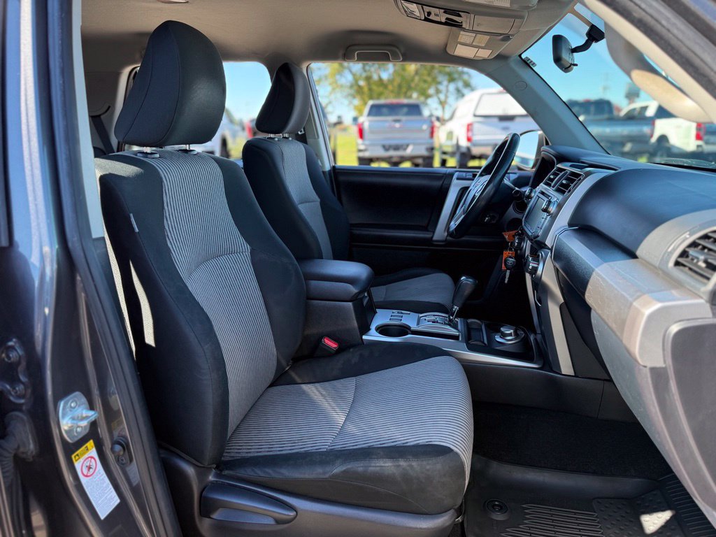 Used 2016 Toyota 4Runner SR5 AWD/4WD image 13