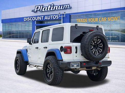 Used 2018 Jeep Wrangler Unlimited Sahara image 4