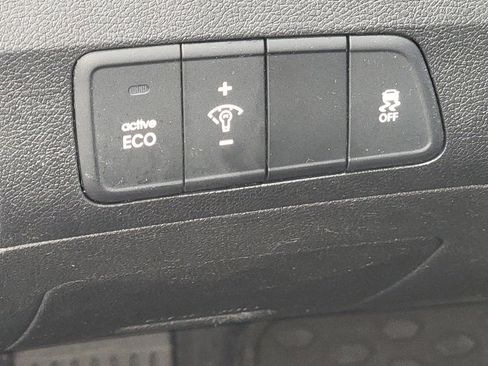 Used 2012 Hyundai Elantra Limited image 17