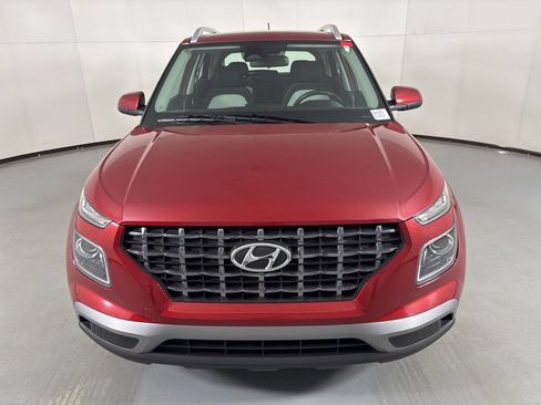 Used 2025 Hyundai Venue SEL FWD image 3